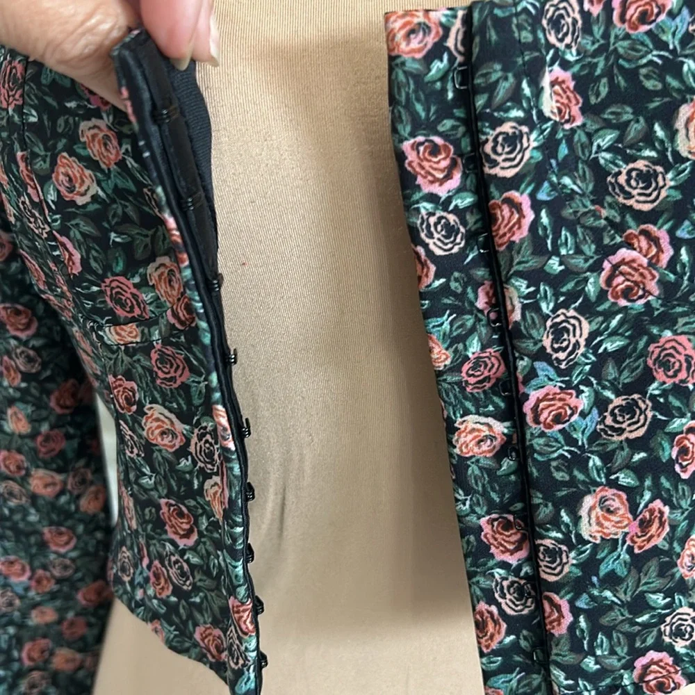 Zara New With Tags Long‎ Sleeve Floral Crop Top. Size S